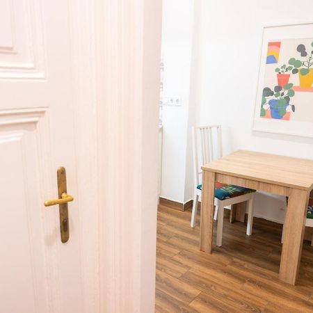 בודפשט Cozy & Quiet Apartment Near Kiraly Street Free Parking, Ac, Perfect For 4 Guests! מראה חיצוני תמונה