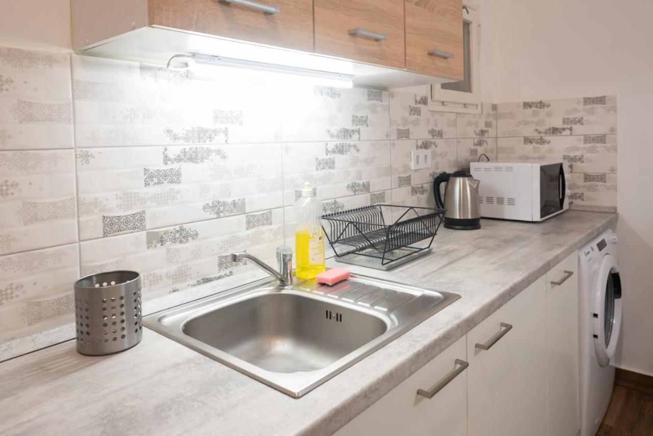 בודפשט Cozy & Quiet Apartment Near Kiraly Street Free Parking, Ac, Perfect For 4 Guests! מראה חיצוני תמונה