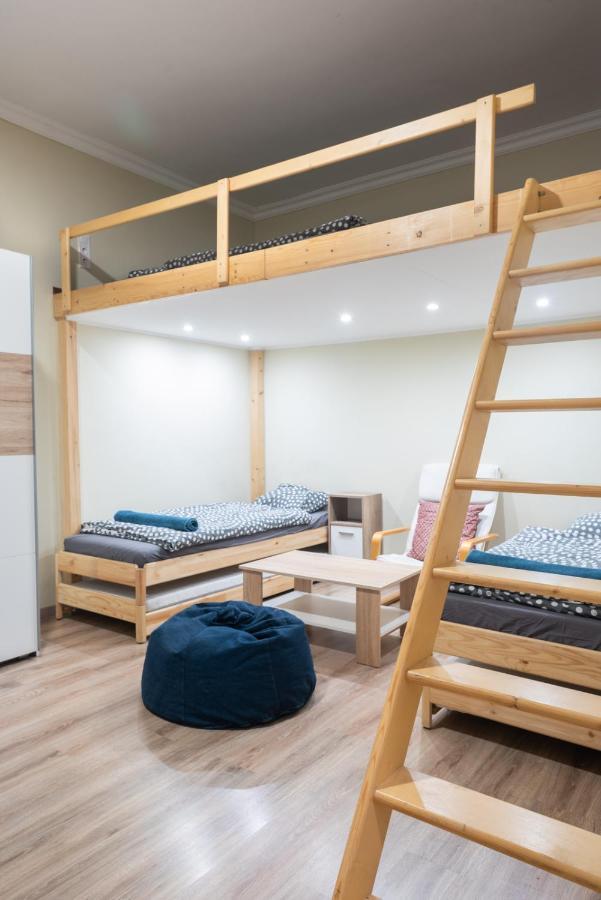 בודפשט Cozy & Quiet Apartment Near Kiraly Street Free Parking, Ac, Perfect For 4 Guests! מראה חיצוני תמונה