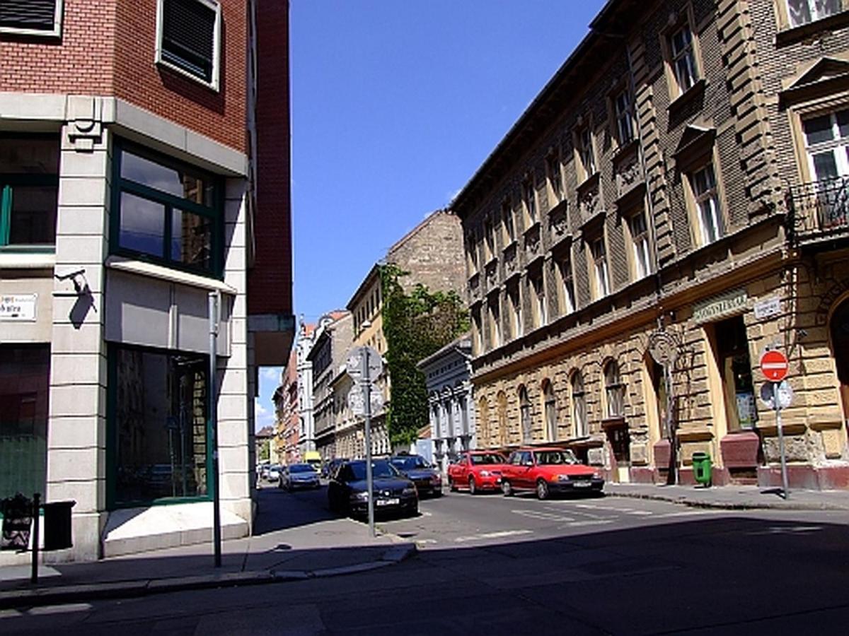 בודפשט Cozy & Quiet Apartment Near Kiraly Street Free Parking, Ac, Perfect For 4 Guests! מראה חיצוני תמונה